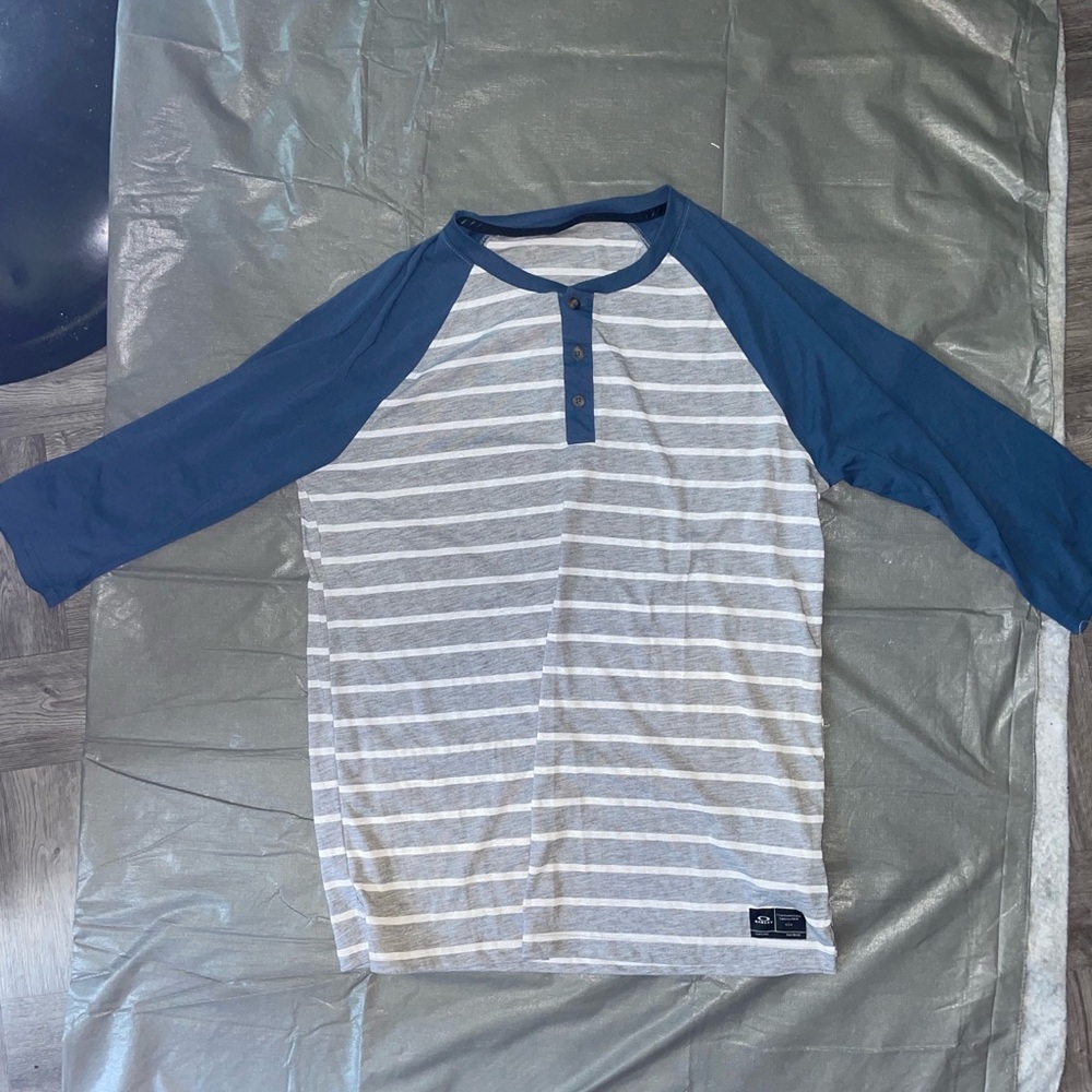 Casual mens Oakley shirt
